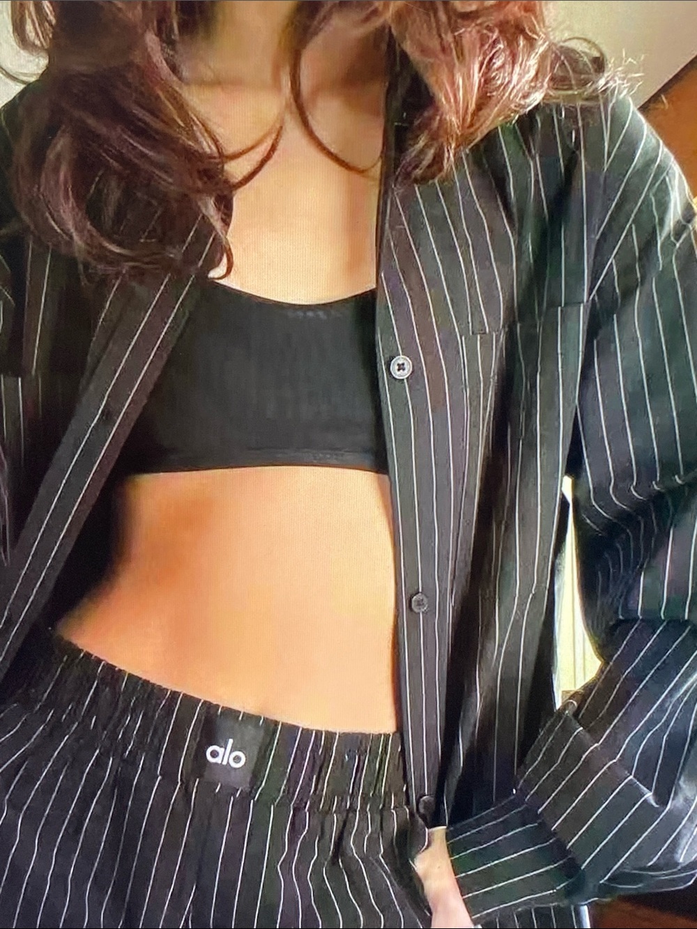 ALO Yoga Black Pinstripe Athletic Shorts Set - Picture 7 of 8
